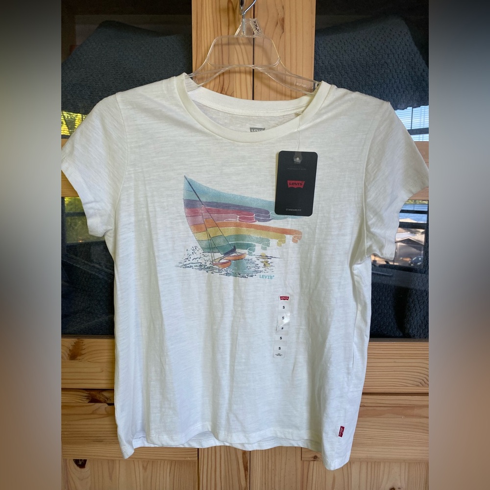 Levi's Cream T-Shirt with Colorful Sailboat Graphic